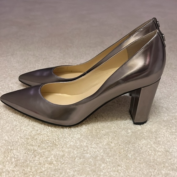 Ivanka Trump Pumps - Picture 2 of 6